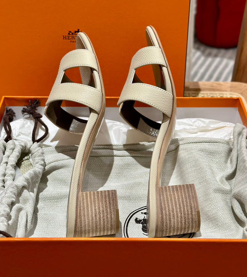 Sandália Hermès