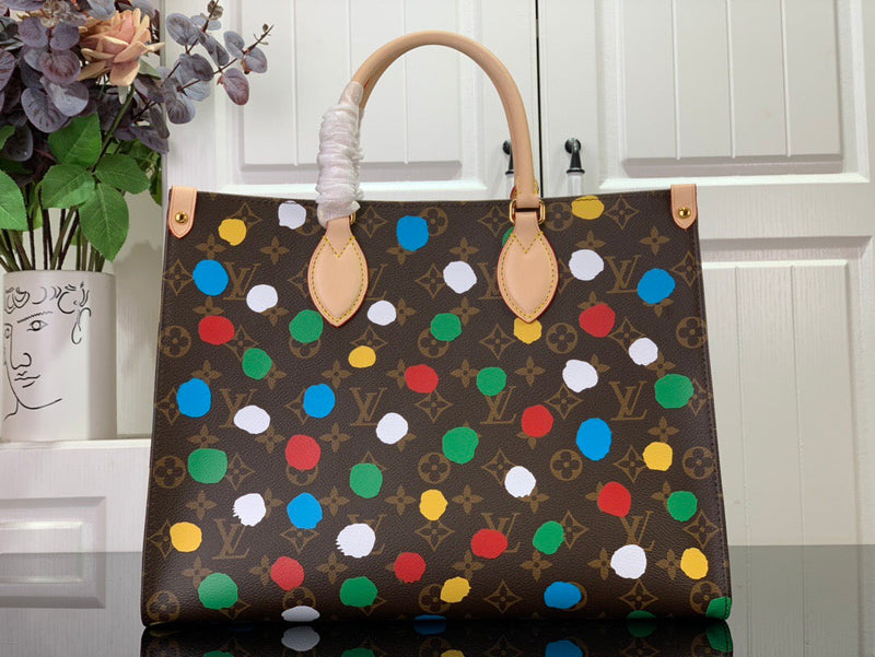Bolsa Louis Vuitton x YK OnTheGo PM