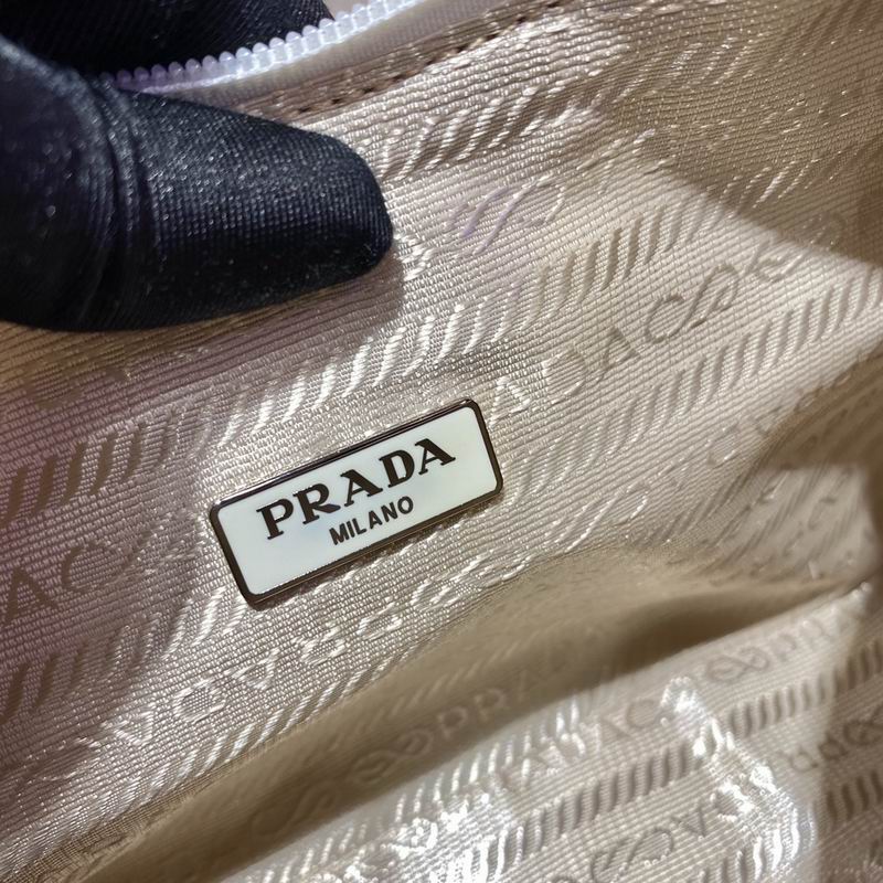Bolsa Prada Re-Edition Duchesse