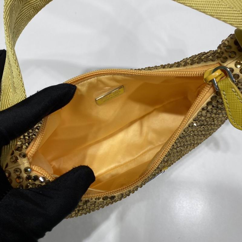 Bolsa Prada Re-Edition Duchesse