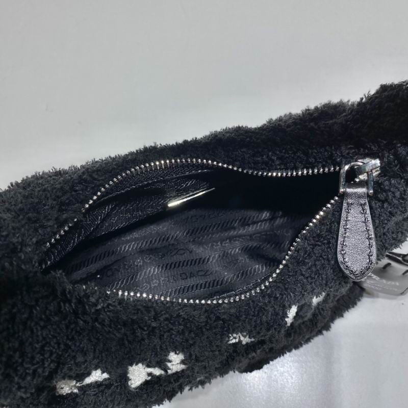 Bolsa Prada Re-Edition Hobo