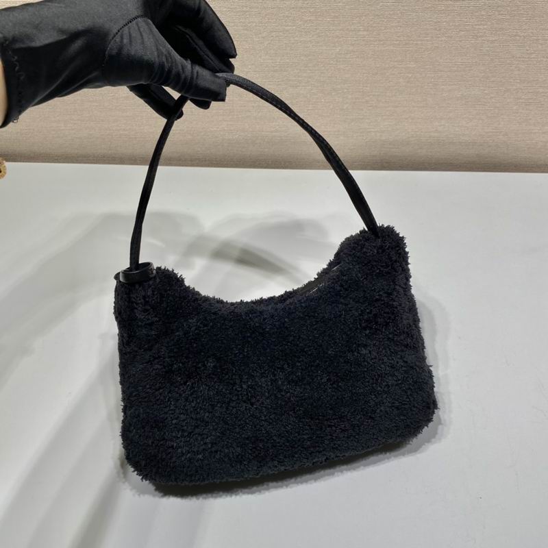 Bolsa Prada Re-Edition Hobo