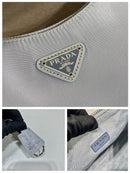 Bolsa Prada Hobo Re-Edition Re-Nylon