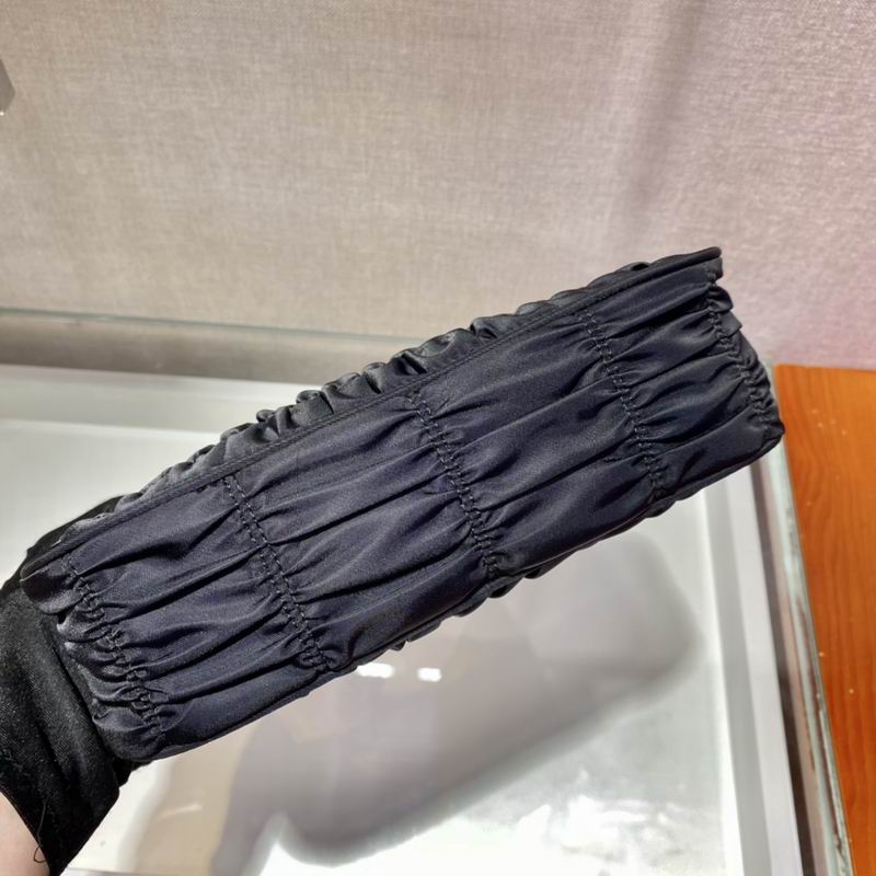 Bolsa Prada Hobo Re-Nylon