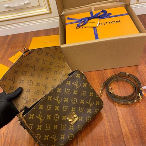 Bolsa Louis Vuitton Métis Monogram Reverse