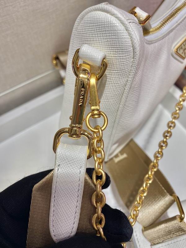 Bolsa Prada Hobo Re-Edition Re-Nylon