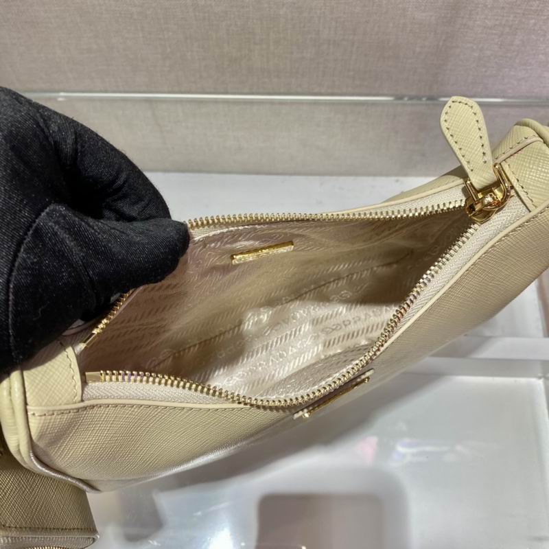 Bolsa Prada Hobo Re-Edition Re-Nylon