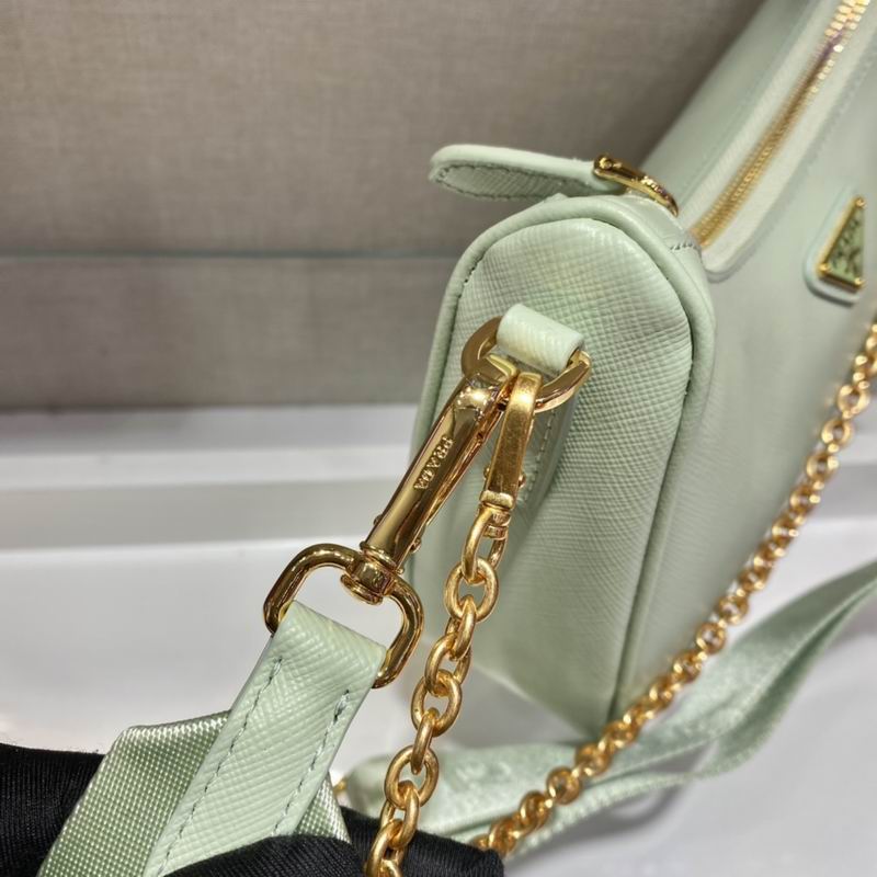 Bolsa Prada Hobo Re-Edition Re-Nylon