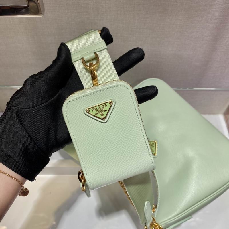 Bolsa Prada Hobo Re-Edition Re-Nylon