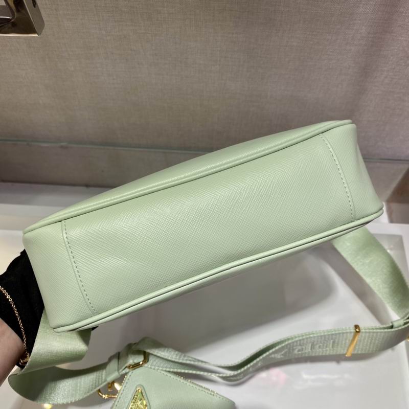 Bolsa Prada Hobo Re-Edition Re-Nylon