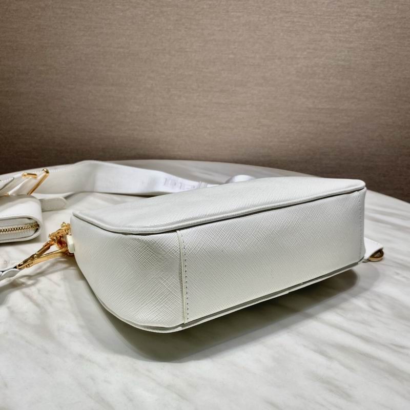 Bolsa Prada Hobo Re-Edition Re-Nylon
