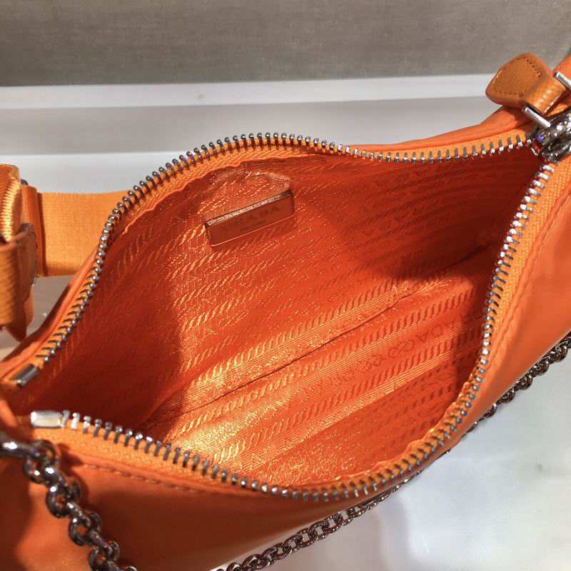 Bolsa Prada Hobo Re-Nylon