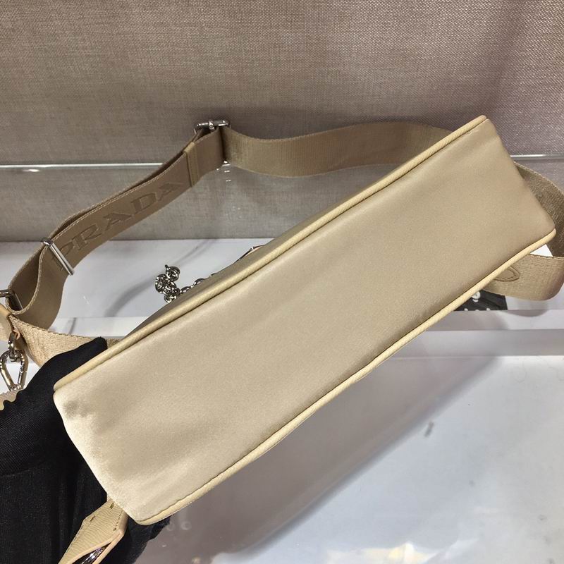 Bolsa Prada Hobo Re-Nylon