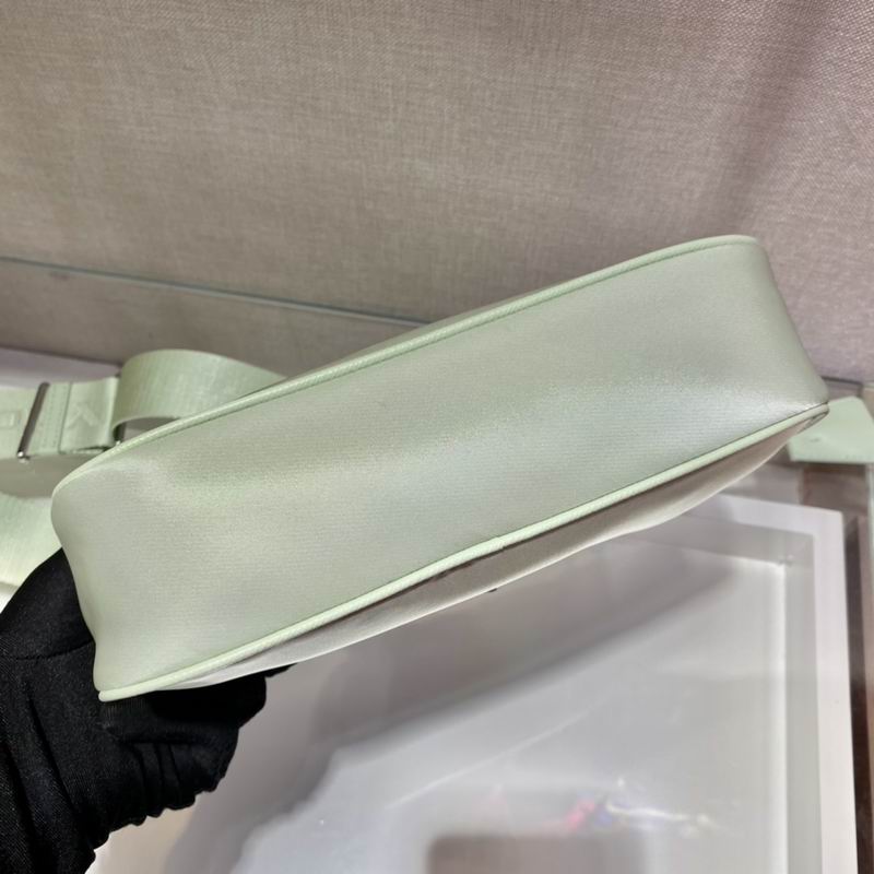 Bolsa Prada Hobo Re-Nylon