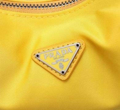 Bolsa Prada Re-Edition