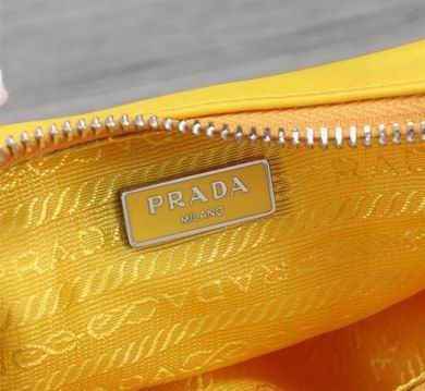 Bolsa Prada Re-Edition