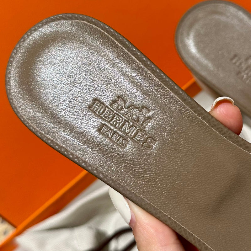 Sandália Hermès