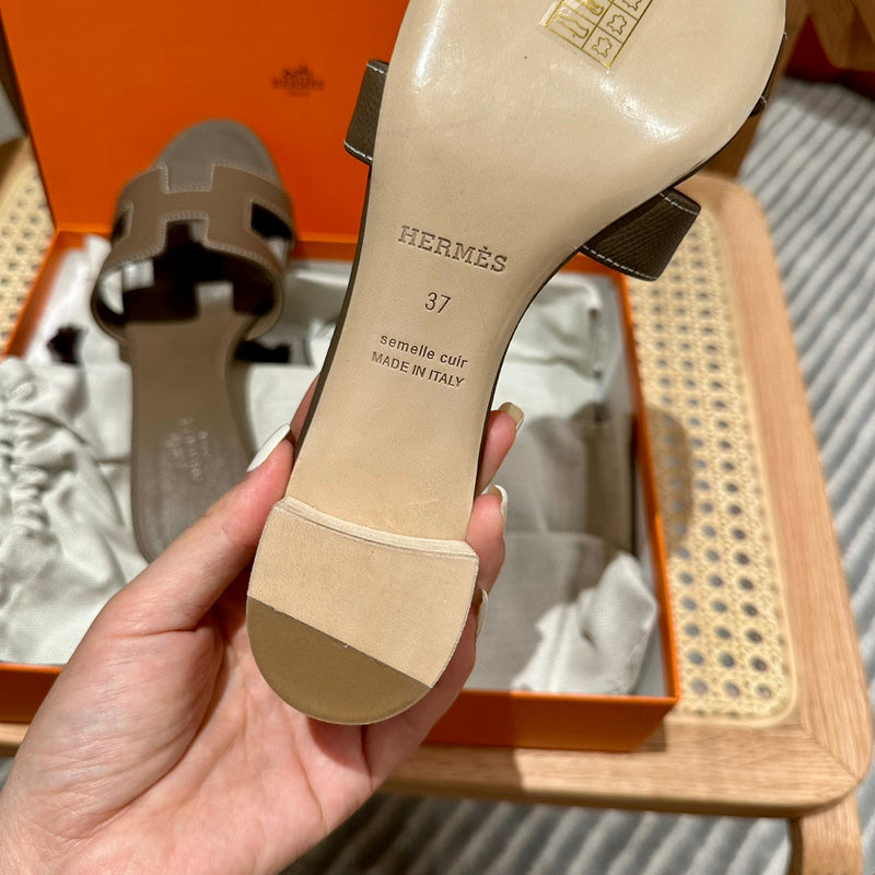 Sandália Hermès