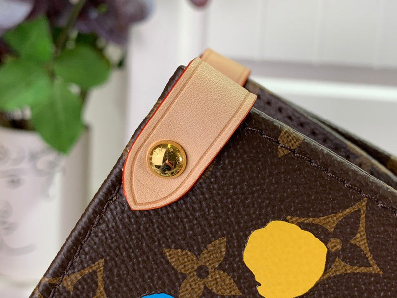 Bolsa Louis Vuitton x YK OnTheGo PM