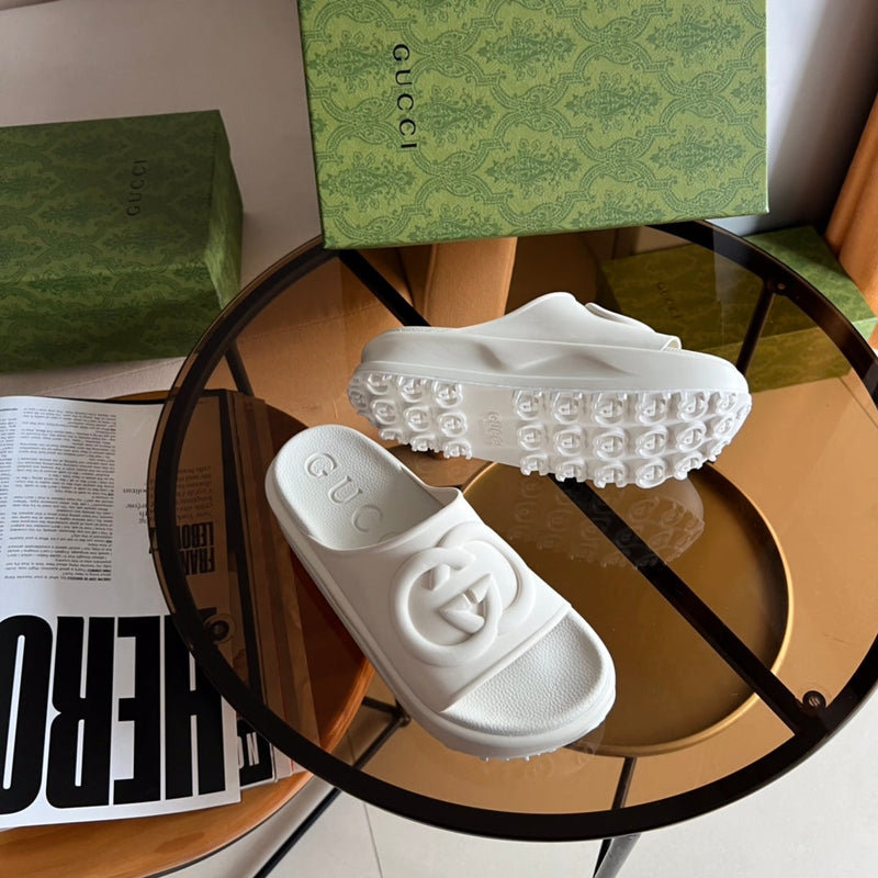 Chinelo Gucci Miami 2022