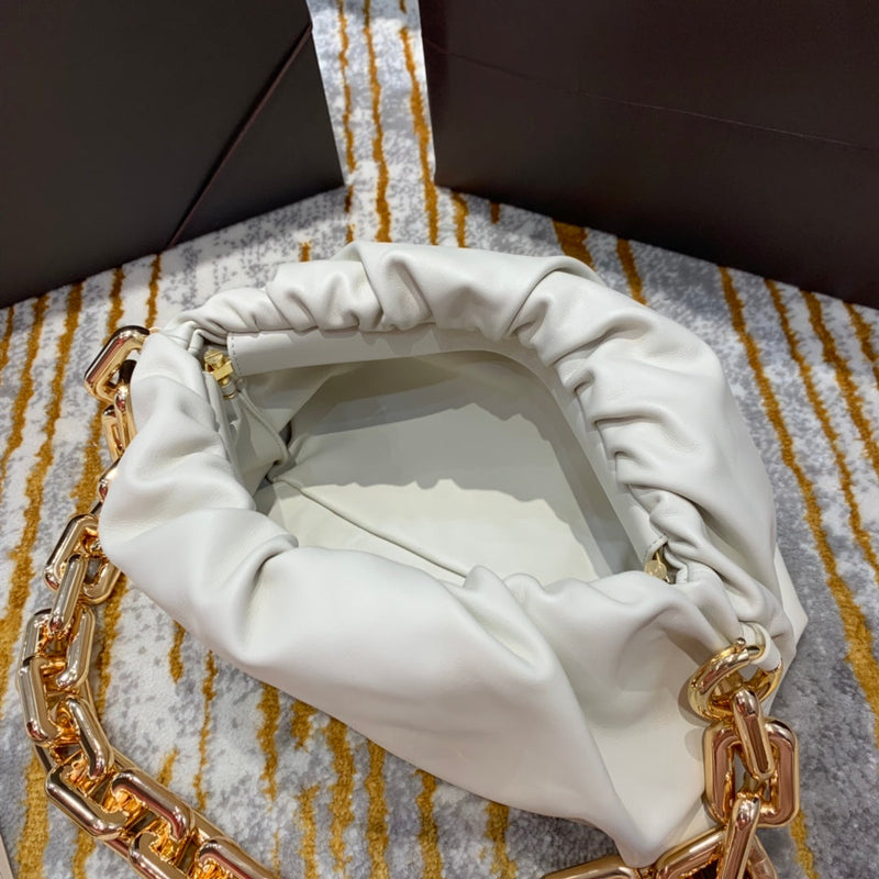 Bolsa Bottega Veneta 𝙏𝙃𝙀 𝘾𝙃𝘼𝙄𝙉 𝙋𝙊𝙐𝘾𝙃 31CM BAG