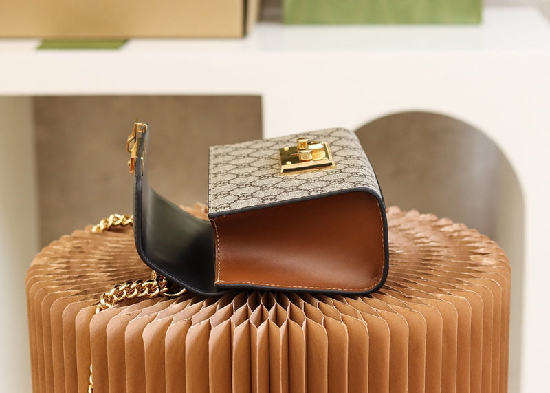 Bolsa GUCCI 𝐏𝐚𝐝𝐥𝐨𝐜𝐤 GG