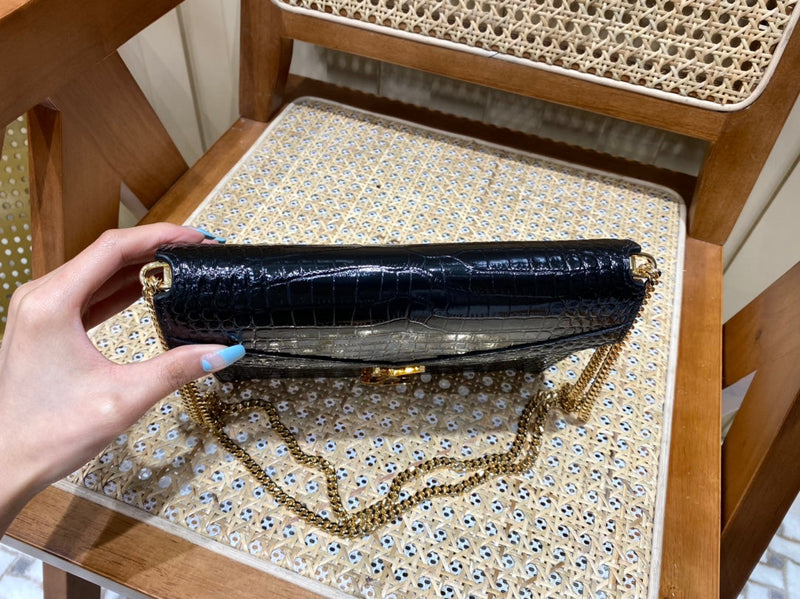 Bolsa YSL 𝑪𝒂𝒔𝒔𝒂𝒏𝒅𝒓𝒂 22CM