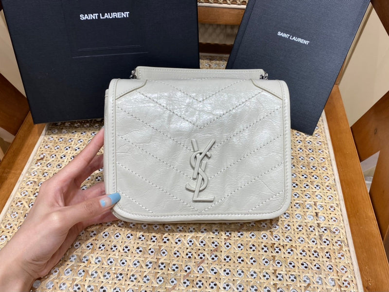 Bolsa YSL 𝑛𝑖𝑘𝑖 𝑐𝘩𝑎𝑖𝑛 𝑤𝑎𝑙𝑙𝑒𝑡