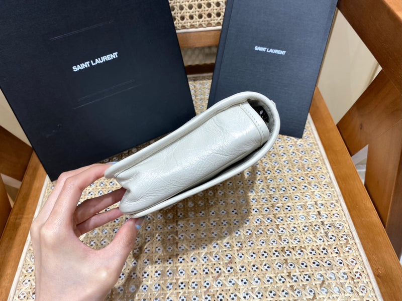 Bolsa YSL 𝑛𝑖𝑘𝑖 𝑐𝘩𝑎𝑖𝑛 𝑤𝑎𝑙𝑙𝑒𝑡