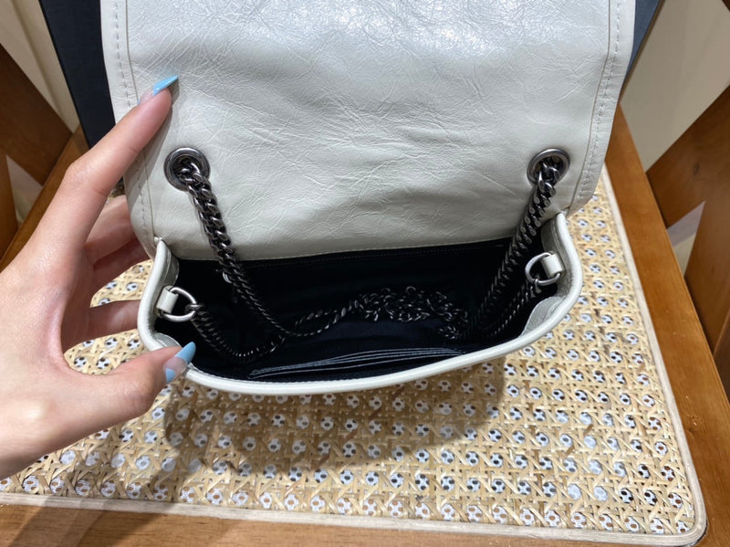 Bolsa YSL 𝑛𝑖𝑘𝑖 𝑐𝘩𝑎𝑖𝑛 𝑤𝑎𝑙𝑙𝑒𝑡