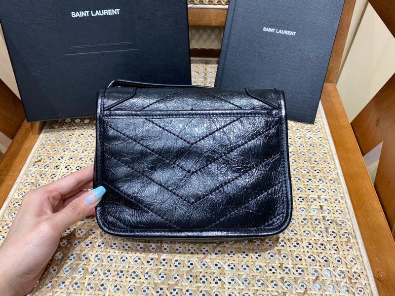Bolsa YSL 𝑛𝑖𝑘𝑖 𝑐𝘩𝑎𝑖𝑛 𝑤𝑎𝑙𝑙𝑒𝑡