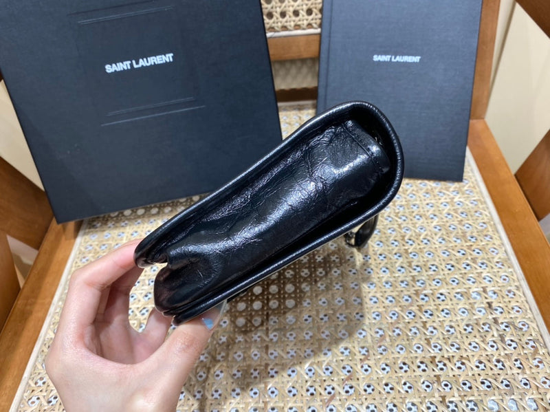Bolsa YSL 𝑛𝑖𝑘𝑖 𝑐𝘩𝑎𝑖𝑛 𝑤𝑎𝑙𝑙𝑒𝑡