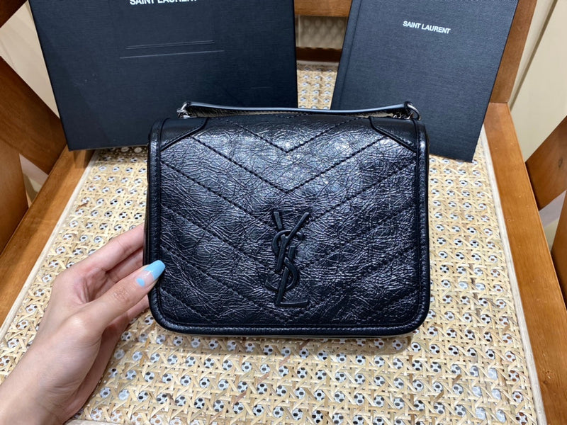 Bolsa YSL 𝑛𝑖𝑘𝑖 𝑐𝘩𝑎𝑖𝑛 𝑤𝑎𝑙𝑙𝑒𝑡