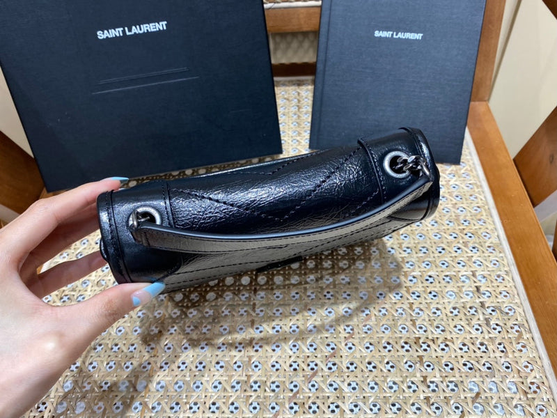 Bolsa YSL 𝑛𝑖𝑘𝑖 𝑐𝘩𝑎𝑖𝑛 𝑤𝑎𝑙𝑙𝑒𝑡