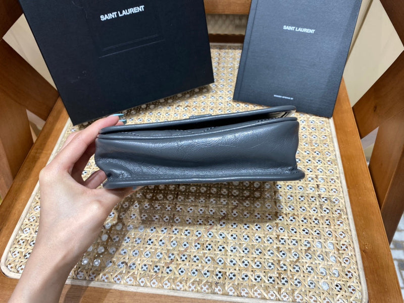 Bolsa YSL 𝑛𝑖𝑘𝑖 𝑐𝘩𝑎𝑖𝑛 𝑤𝑎𝑙𝑙𝑒𝑡