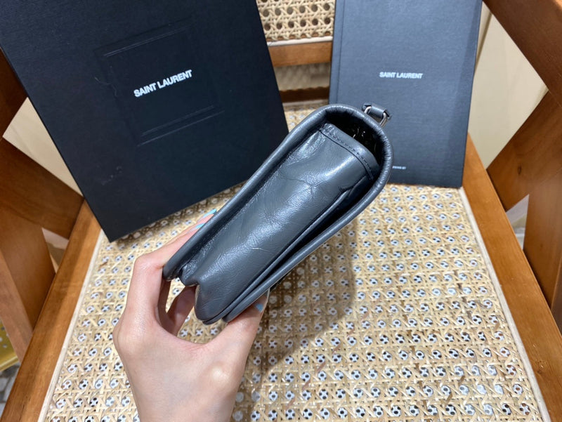 Bolsa YSL 𝑛𝑖𝑘𝑖 𝑐𝘩𝑎𝑖𝑛 𝑤𝑎𝑙𝑙𝑒𝑡