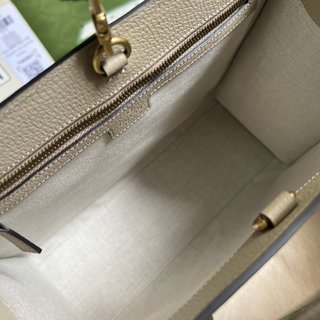 Bolsa Gucci SMALL TOTE WITH INTERLOCKING