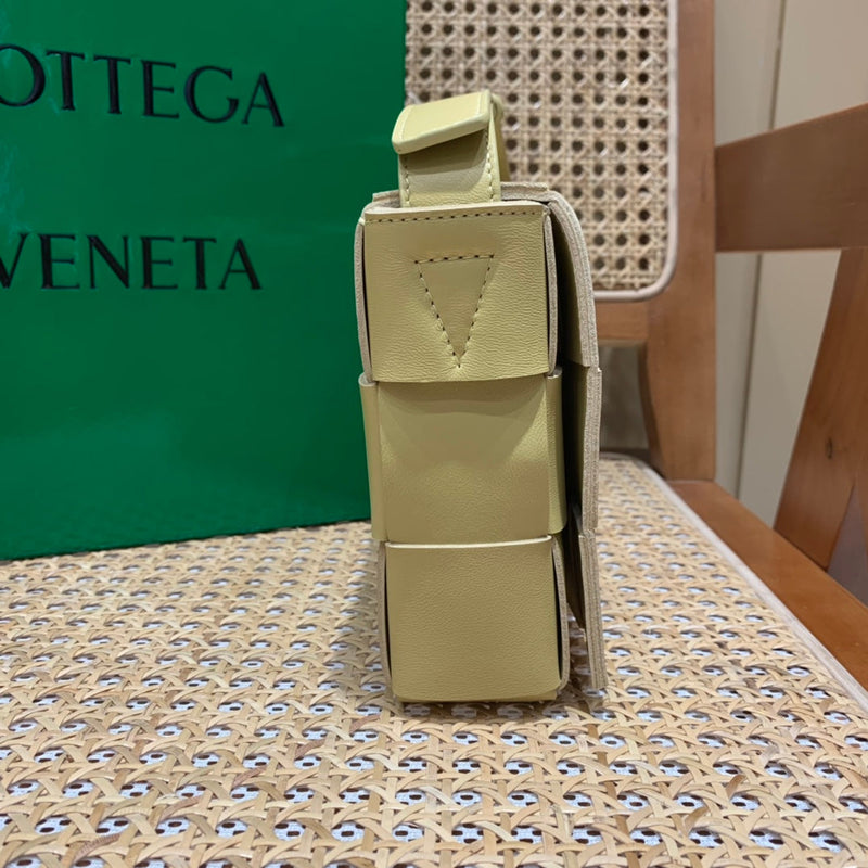 Bolsa Bottega Veneta CASSETTE 23CM