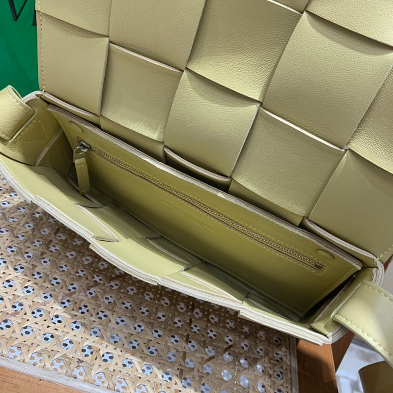 Bolsa Bottega Veneta CASSETTE 23CM