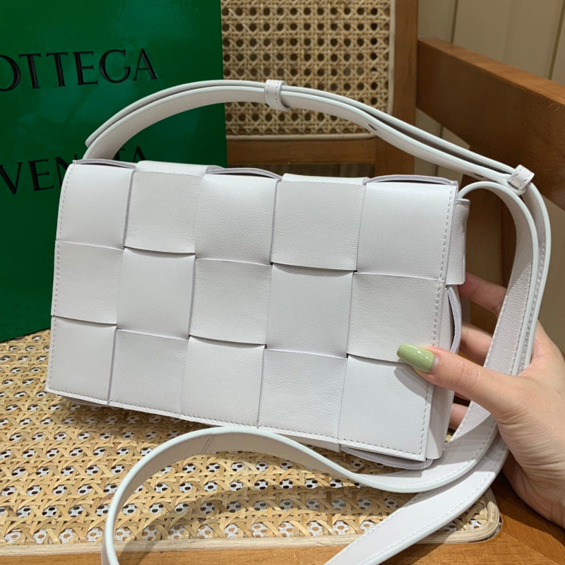 Bolsa Bottega Veneta CASSETTE 23CM