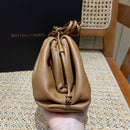 Bolsa Bottega Veneta 𝙏𝙃𝙀 𝙈𝙄𝙉𝙄 𝙋𝙊𝙐𝘾𝙃 22CM