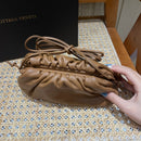 Bolsa Bottega Veneta 𝙏𝙃𝙀 𝙈𝙄𝙉𝙄 𝙋𝙊𝙐𝘾𝙃 22CM