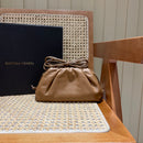 Bolsa Bottega Veneta 𝙏𝙃𝙀 𝙈𝙄𝙉𝙄 𝙋𝙊𝙐𝘾𝙃 22CM