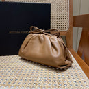 Bolsa Bottega Veneta 𝙏𝙃𝙀 𝙈𝙄𝙉𝙄 𝙋𝙊𝙐𝘾𝙃 22CM