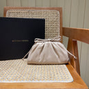 Bolsa Bottega Veneta 𝙏𝙃𝙀 𝙈𝙄𝙉𝙄 𝙋𝙊𝙐𝘾𝙃 22CM
