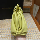 Bolsa Bottega Veneta 𝙏𝙃𝙀 𝙈𝙄𝙉𝙄 𝙋𝙊𝙐𝘾𝙃 22CM