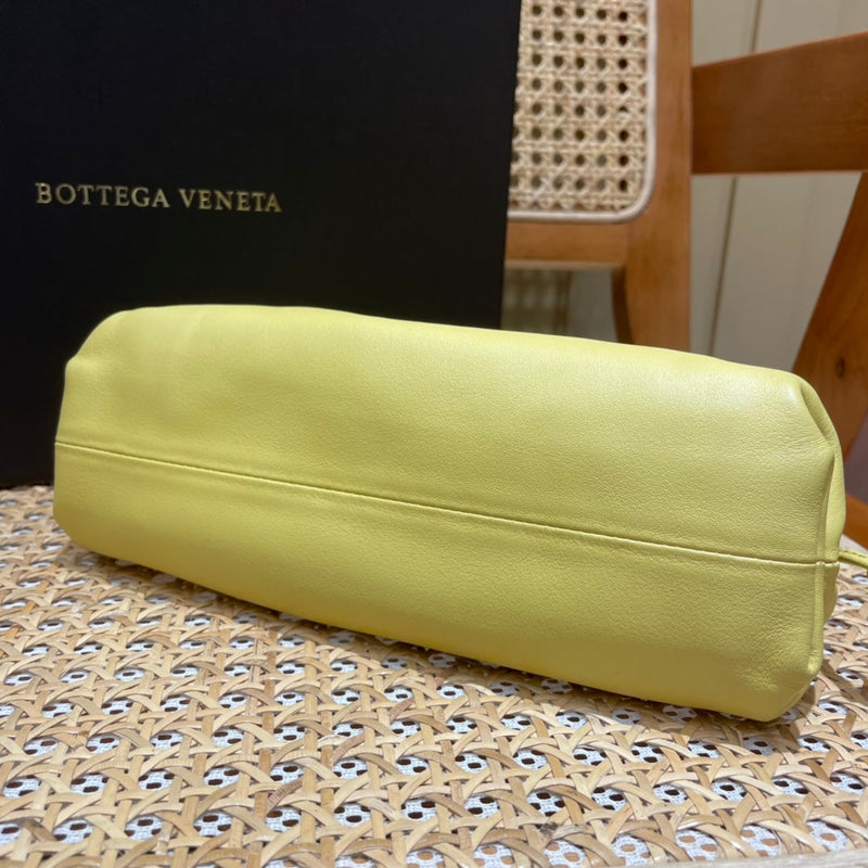 Bolsa Bottega Veneta 𝙏𝙃𝙀 𝙈𝙄𝙉𝙄 𝙋𝙊𝙐𝘾𝙃 22CM