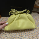 Bolsa Bottega Veneta 𝙏𝙃𝙀 𝙈𝙄𝙉𝙄 𝙋𝙊𝙐𝘾𝙃 22CM