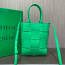 Bolsa Bottega Veneta MINI CASSETTE TOTE 22CM BAG
