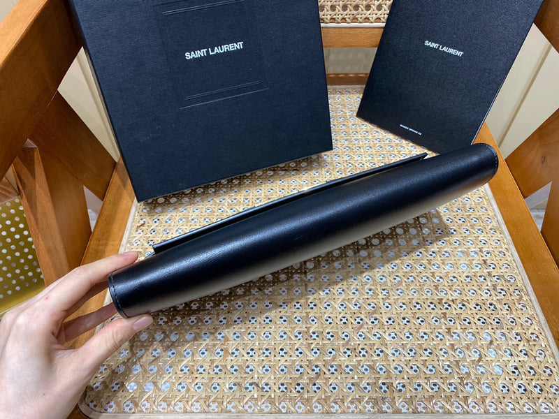 Bolsa YSL 𝗠𝗮𝗻𝗵𝗮𝘁𝘁𝗮𝗻 𝗖𝗹𝘂𝘁𝗰𝗵